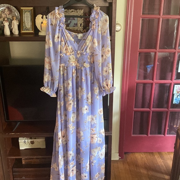 privy Dresses & Skirts - NWOT PRIVY M LAVENDER FLORAL FLOWY MAXI DRESS SEXY FEMININE